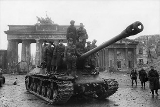Red army soldiers aboard a joseph stalin (js2) tank at the brandenburg gates in berlin, germany at the end of world war 2, may 1945.