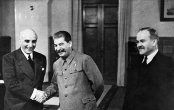 Mission to moscow', us ambassador joseph davies shaking hands with joseph stalin during his second mission to moscow; in may of 1943 he was ordered by roosevelt to show the film to stalin, this marks ...