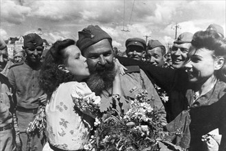 World war 2, returning soviet soldiers being greeted at the rzhev railway station, ussr, july 1945.