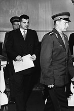 U2 spy plane pilot francis gary powers at his trial in moscow, ussr, august 1960, with guards.