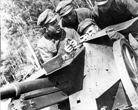 Soviet gunners studying a new anti-tank artillery gun, 1933.