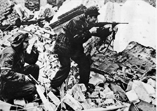 Warsaw uprising, poland, 1944, world war 2, polish partisans in a fire fight with nazi soldiers on the streets of war-torn warsaw.