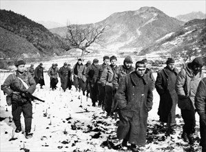 Korean war, turkish troops captured by the chinese people's volunteers.