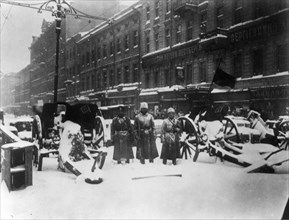 Soldiers w/ guns at barricades in st, petersburg, 1905.