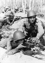 Sargeant andrei lavenkov training new sharpshooters during the battle with finland, 1940s (late?).