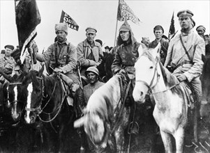 Red army soldiers of the first cavalry army, commanded by semyon budyonny (budenny) at a rally in 1920, russia, civil war.