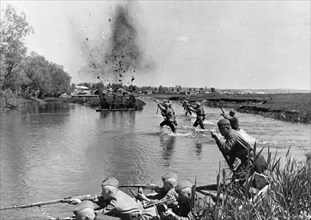World war 2, soviet infantry crosing a river in ukraine under fire, 1943.