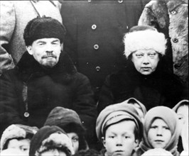 Lenin and krupskaya at the celebration marking the opening of the kashino power plant on november 14, 1920.