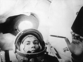 Soviet cosmonaut pavel popovich in the cabin of vostok 4 demonstrating weightlessness by floating a pen.