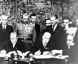 The prime ministers of the german democratic republic otto grotewohl (l,) and of the people's republic of poland, josef cyrankiewicz(r,), signed the agreement on the marking of the german-polish state...