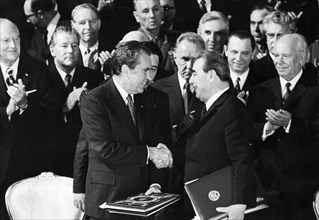 Us president richard m, nixon shaking hands with the general secretary of the cpsu central committee, leonid brezhnev after signing the strategic arms limitation treaty (salt 1) at the kremlin on may ...