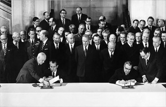 Signing of stratetic arms limitation talks treaty (salt 1) in the kremlin, moscow, ussr, on may 26th, 1972, principle signatories: richard nixon, president of the united states and leonid brezhnev, ge...