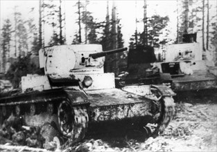 Soviet-finnish war, 1939-1940, advancing red army tanks and infantry in karelia, 1940.