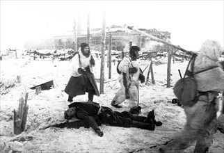 Stalingrad, december 1942, red army troops and dead german solider.