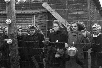 On entering pomerania the red army troops discovered this camp for political prisoners - women, whom the germans had no time to drive off with them.