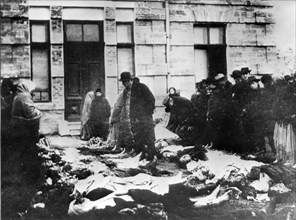 Relatives view bodies of jews murdered in pogroms in odessa, russia, october 22, 1905, jewish cemetery, odessa, 1905 revolt.