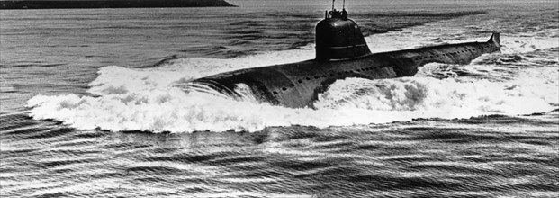 Leninsky komsomol (project 627, november class) nuclear submarine, it was the soviet union's first nuclear powered sub and the first to go to the north pole, northern fleet, ussr, 1965.