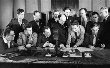 Jewish anti-fascist committee, a group of jewish artists, writers, and musicians signing an appeal to the jews of the world to join the fight against hitler and all forms of fascism
