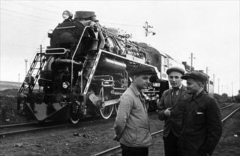 The first soviet steam-and-internal combustion locomotive with it's inventor and chief builders, november 1939, (left to right) d, lvov, l, maizel (inventor), and p, soroka.
