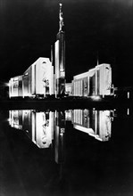 The ussr pavillion at the 1939 world's fair in new york at night.