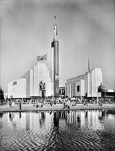 The ussr pavillion at the 1939 world's fair in new york.