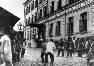 Inmates of n,a, bugrov's doss-house, nizhni novgorod, pre-revolution.