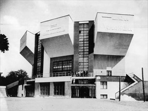 I,v, rusakov workers' club, in stromynskaya square, moscow, ussr, designed by konstantin s, melnikov, 1927-29, transport workers club, 'school of communism'.