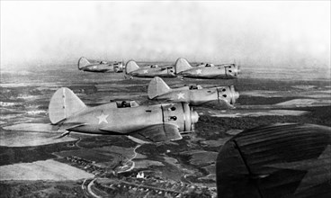 Soviet i-16 planes in flight, pre-world war 2.