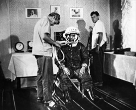 Vladimir komarov undergoing training as back-up for cosmonaut pavel popovich in1962.
