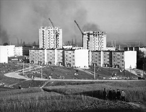 The new housing settlement 'na wzgorzach' in nowa huta, poland, the lenin steel works can be seen in the background, june 1965.
