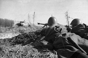 Soviet anti-tank gunners firing on a german tank on the south-western front, april 1942.