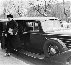 Vyacheslav m, molotov on his way to a meeting of the moscow session of the ministers council, march 14, 1947, the car is an armored american packard.