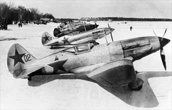 World war 2, soviet air force mikoyan-gurevich mig-3 (i-18) fighters in winter camouflage on a snow covered airfield on the soviet/german front, defense of moscow, 1942.