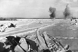 Soviet red army infantry advancing on german positions during winter fighting on the western front.