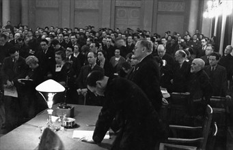 Walter duranty (front row, center), public prosecutor vyshinski is standing and a,j cummings, news chronicle is to his right, metro-vickers show trials, april 12 - 19, 1933.