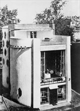 The house of architect konstantin melnikov, in 10 krivoarbatsky pereulok, which he designed in the late 1920s, moscow, ussr.