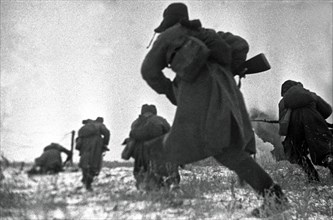 World war 2, battle of stalingrad, red army soldiers on the offensive.