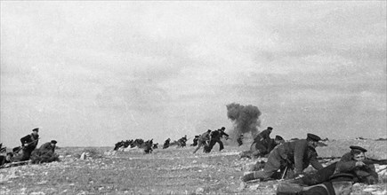 Defense of sevastopol, soviet marines attacking enemy lines, april 1942.