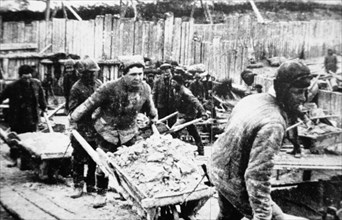 Deported peasants and political prisoners used as slave labor to build the white sea - baltic canal (belomarkanal) in northern european russia, ussr, 1932.