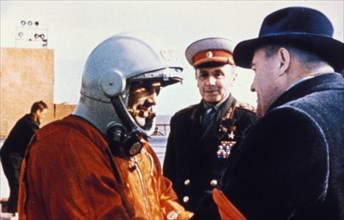 Cosmonaut yuri gagarin shaking hands with rocket designer korolev (right) at baikonur, just before his flight into space, april 1961.