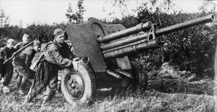 A soviet gun is pushed to its firing position outside rzhev in 1942.