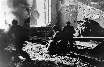 Red army soldiers fighting in ruins of krasny oktyabr (red october) works (factory), stalingrad, ussr, january 1943, world war 2.
