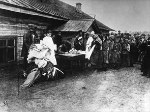 Famine, 1922, soviet union, linen and clothing are distributed to starving people in the lower volga region.