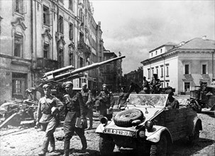 Soviet troops in liberated vilnius, lithuania, 1944.