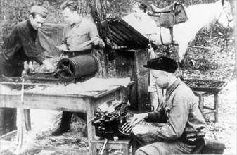 The soviet partisan unit 'stalin' issues its newspapers in vitebsk region, 1943.