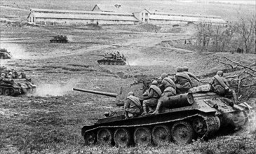 Soviet t-34 tanks attacking in the odessa region in april 1944, ukrainian front.