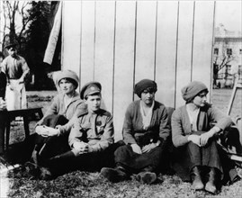Children of russian tsar nicholas ll, left to right: olga, alexei, anastasia, and tatiana, tsarskoye selo, may 1917.