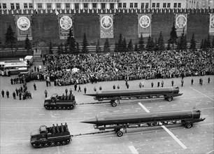 Sandal (ss-4) missiles at a 1961 may day parade in red square, moscow, ussr, the ss-4 is a single-stage, liquid-fuel irbm with a choice of nuclear or conventional warheads and a range of 1,100 miles, ...