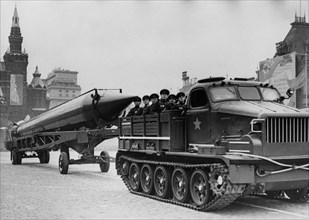 Sandal (ss-4) missiles being pulled by a personnel carrier tractor at a 1962 may day parade in red square, moscow, ussr, the ss-4 is a single-stage, liquid-fuel irbm with a choice of nuclear or conven...