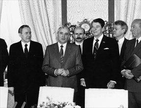 Mkhail gorbachev and ronald reagan prior to their talks on may 30, 1988 in moscow's kremlin.